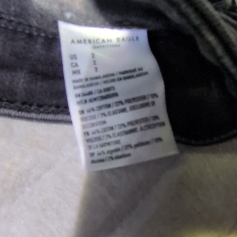 American Eagle Outfiter Blk Distresed  Edgy Festil Y2K cut off denim shorts -sz2 - Picture 10 of 10